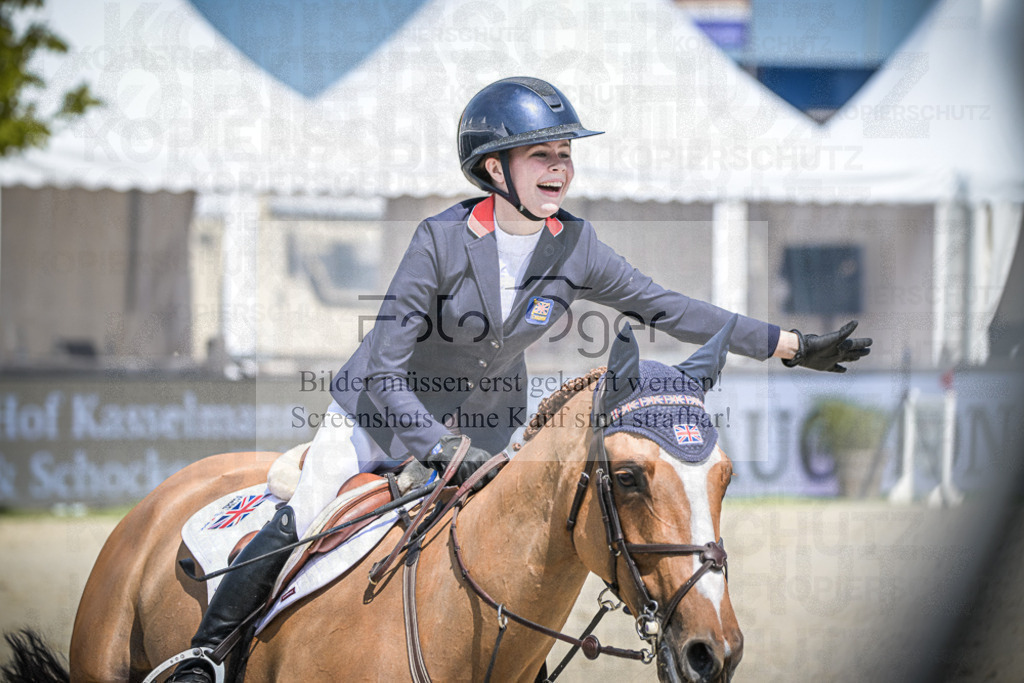 DOS_1857 | Entdecke hochwertige Reitturnierfotos von Foto Oger. Professionell, emotional und authentisch – jetzt Lieblingsmomente im Shop bestellen.Deutschlandweite Turnierfotografie. - Realisiert mit Pictrs.com