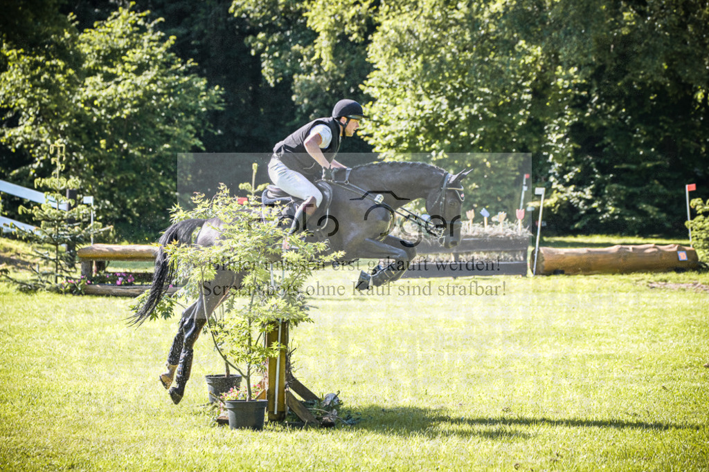 DOS_7766 | Entdecke hochwertige Reitturnierfotos von Foto Oger. Professionell, emotional und authentisch – jetzt Lieblingsmomente im Shop bestellen. - Realisiert mit Pictrs.com