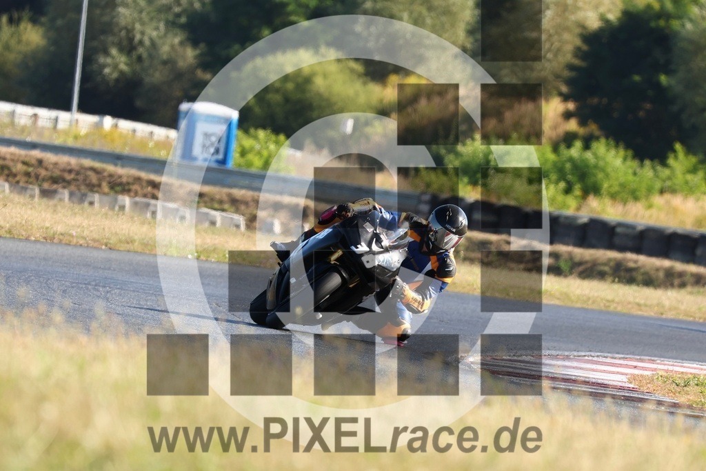 0038-20240814_13464 | Schöne Erinnerungen an spannende Momente - das festzuhalten ist unser Job. PIXELrace.de ist seit 2003 auf den Rennstrecken Europas unterwegs um die Action draußen beim Fahren und die wunderbare Stimmung imm Fahrerlager für euch einzufangen.
