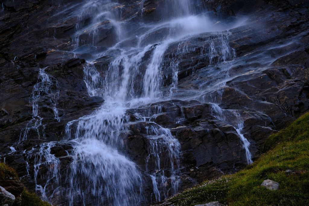 Wasserfall am Grossglockner Gebirge | Kärnten, Austria - September 06, 2025: Wasserfall am Grossglockner Gebirge. - Realisiert mit Pictrs.com