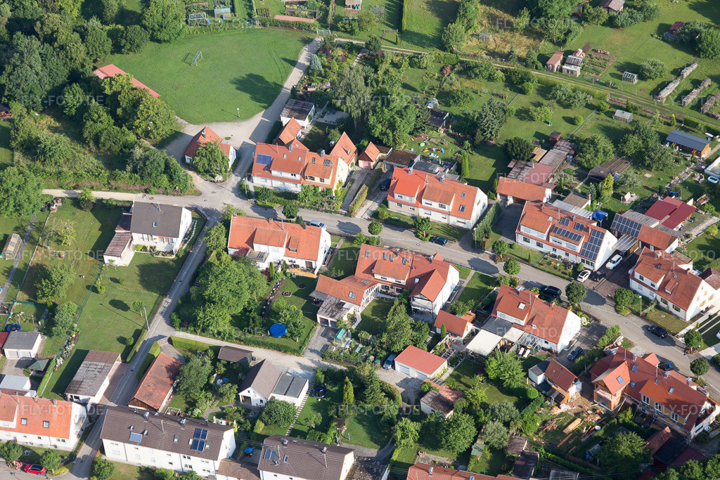 Luftbild: Siedlergemeinschaft Donauwörth-Ramberg e.V. im Ortsteil Riedlingen in Donauwörth im Bundesland Bayern in Deutschland. – Foto: IMG_101693.jpg vom 08.07.2017 durch Werner Riehm/FLY-FOTO.de – Auflösung des Originals: 5472 x 3648 px – Siedlergemeinschaft Donauwörth-Ramberg e.V. - Start