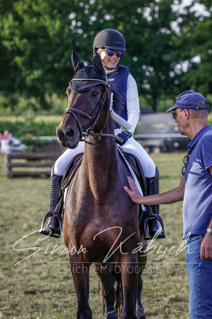 20250906-_3LI8030 | Tierfotografie Pferde, Hunde, Katzen, Haustiere.
Turnierfotografie Reitturniere, Reiten, Springreiten, Dressur in Hanau, dem Main-Kinzig-Kreis und dem Rhein-Main- Gebiet um Frankfurt