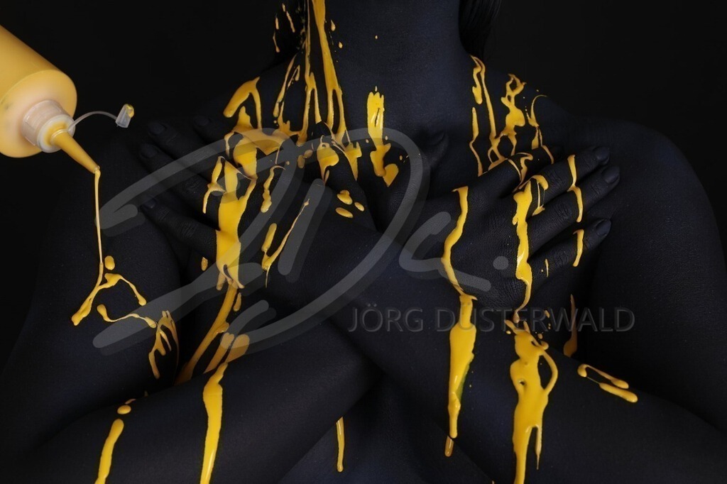 BodyArt-DARKBLUESPLASH_6500 | MakingOf | Modell: Sonia | Foto: Tschiponnique Skupin - Realisiert mit Pictrs.com