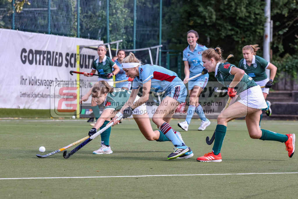 MJ_2022-10-08_Damen_HTCU-UHC-45 | Yara Mandel (UHC Hamburg #21) &amp; Anne Mertens (Uhlenhorst Mülheim #8), Uhlenhorst Mülheim - UHC Hamburg am 8.10.2022 im Waldstadion, Mülheim a. d. Ruhr