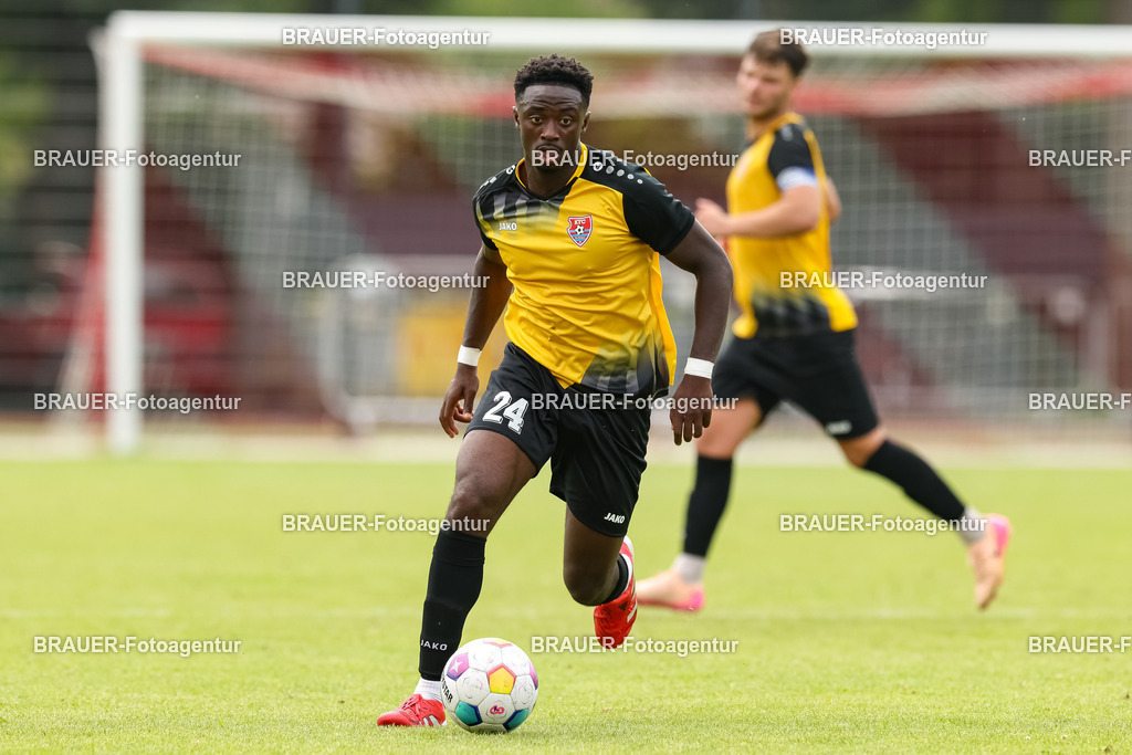 1_SVSKFC_20250726_1515.JPG -  - SV Schermbeck - KFC Uerdingen  - Testspiel | Schermbeck, Deutschland, 26.07.25: Kingsley Helmut Marcinek (KFC Uerdingen) in Aktion, am Ball, Einzelaktion während des Testspiel Spiels zwischen SV Schermbeck - KFC Uerdingen  in der Volksbank Arena am 26. July 2025 in Schermbeck, Deutschland. (Foto von Stefan Brauer/Brauer-Fotoagentur)