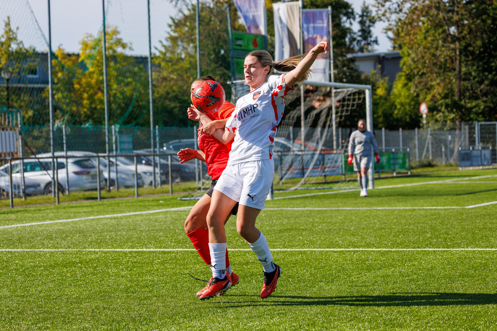 FCHHÜT_251003_3773 | 1.FC Heidenheim 1846 II vs. TSV Hüttlingen, Fußball, Frauen, Bezirkspokal, 2025/2026, 1.Runde, 03.10.2025 in Mergelstetten, Sportplatz 2(Foto: Michael Bulling) - Realisiert mit Pictrs.com