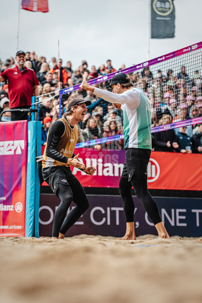 Beachvolleyball | Männer | Allianz German Beach Tour 2026 | Tourstop Düsseldorf | 17.05.2026 | v.l. Lukas Pfretzschner und Paul Henning jubeln