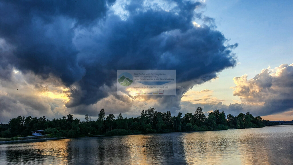 Sonnenuntergang am Förmitzspeicher - Unwetter zieht auf | Impressionen rund um Hochfranken - Frankenwald - Fichtelgebirge - Realisiert mit Pictrs.com