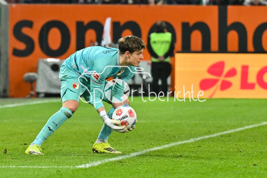 FC Augsburg - 1. FC Union Berlin | AUGSBURG, GERMANY - 15. JANUARY: am Ball Finn DAHMEN (FC Augsburg 1) / während dem Bundesligamatch zwischen dem FC Augsburg und dem 1. FC Union Berlin am 17. Spieltag in der WWK-Arena / DFL REGULATIONS PROHIBIT ANY USE OF PHOTOGRAPHS AS IMAGE SEQUENCES AND/OR QUASI-VIDEO