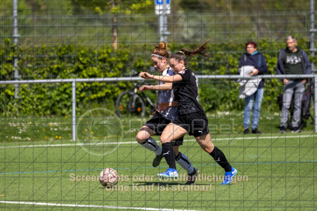 20250427_112022_0202 | #,1.Göppinger SV (weiß) vs. TSV Ruppertshofen (schwarz), Fußball, Frauen-Regionenliga 3 - Bezirk WfV, 21. Spieltag, Saison 2024/2025, Kunstrasenplatz Nord, Hohenstaufenstr. 116, 73033 Göppingen, 27.04.2025 - 11:00 Uhr,Foto: PhotoPeet-Sportfotografie/Peter Harich