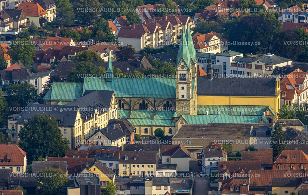 Werl230806551 | Luftbild, Altstadt und Wallfahrtsbasilika Mariä Heimsuchung, Pilgerkloster Marienwallfahrt, Werl, Werl-Unnaer Börde, Nordrhein-Westfalen, Deutschland