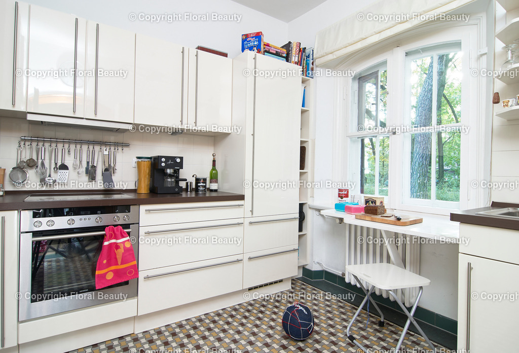 30er Jahre Villa in Berlin | In dem 1939 errichteten Haus in Kleinmachnow befand sich zunächst das Atelier des Architekten Alfred Schild. Alfred Schild selbst wohnte gegenüber des Ateliers in derselben Straße. Nach dem Krieg zog dort die Gemeindebibliothek ein. - Realized with Pictrs.com
