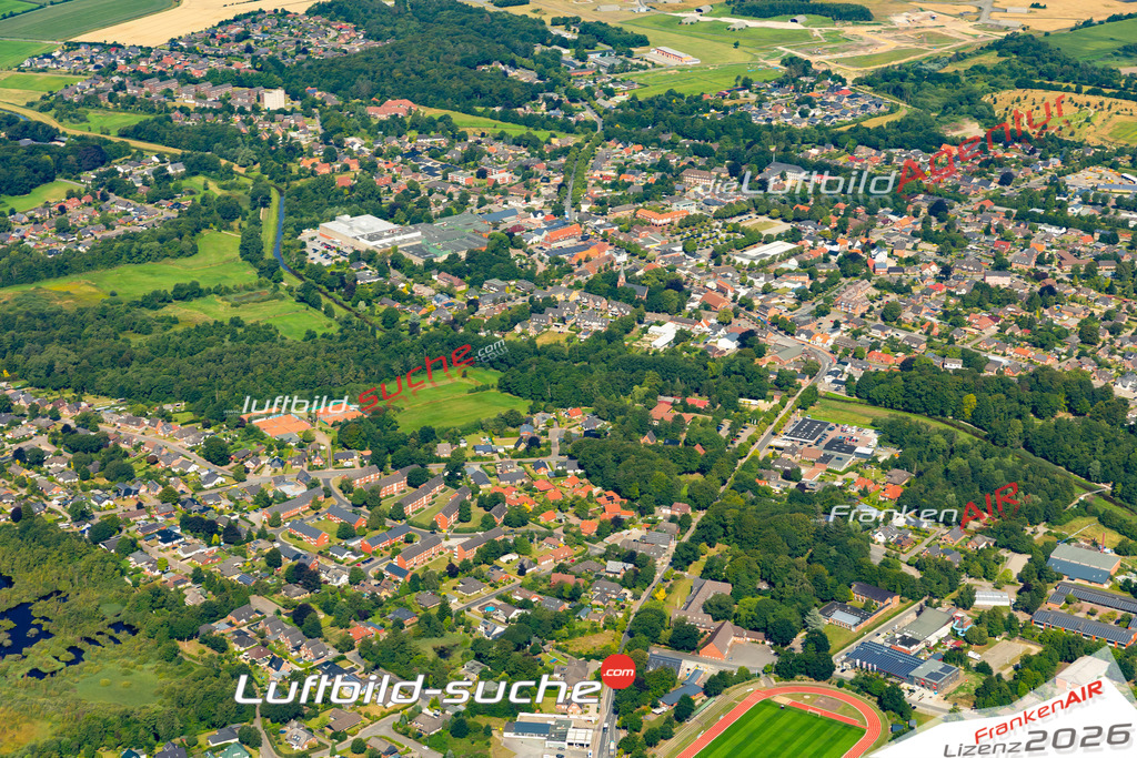 Das Luftbild der Stadt Leck wurde 2022 vom Flugzeug heraus erstellt (keine Drohnen-Aufnahmen) Aufnahmehöhe ca.450 Meter- hohe Bildauflösung und Druck-Qualität. Garantiert!
