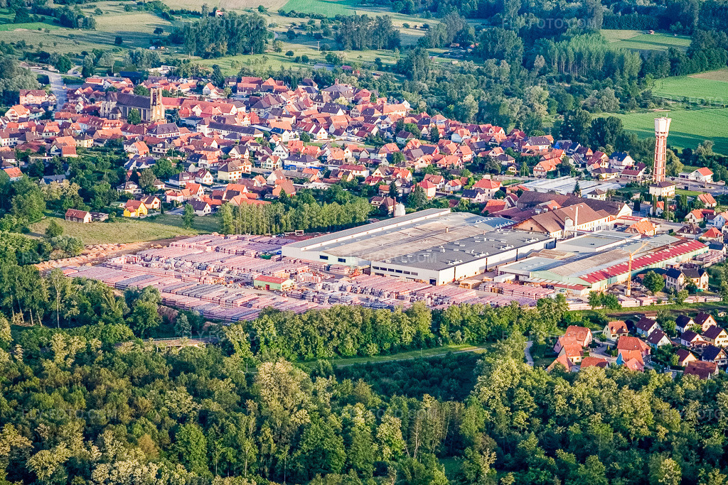 Aerial view: Wienerberger Seltz, KORAMIC in Seltz in the state Bas-Rhin, France. – Photo: IMG_2406.jpg taken on 06/04/2006 by Werner Riehm/FLY-FOTO.com – Resolution of the original: 3456 x 2304 px