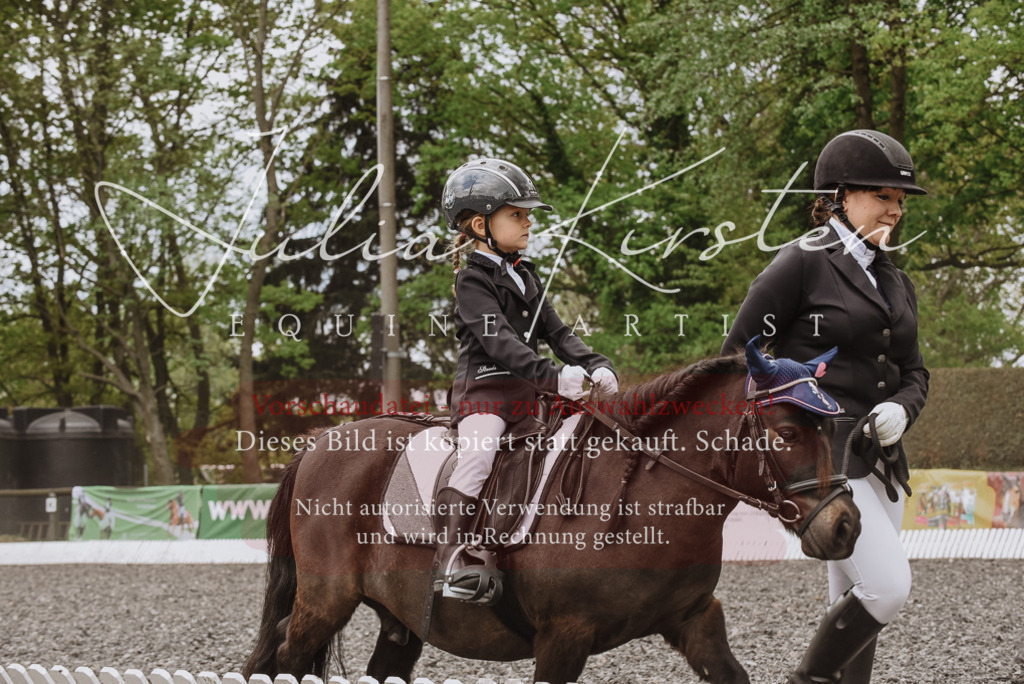 20230514_JK-Röhrsdorf-25-021 | Pferde- und Turnierfotografie in Westsachsen. Pferdeportraits, Auftragszeichnungen und intuitive Kunst.