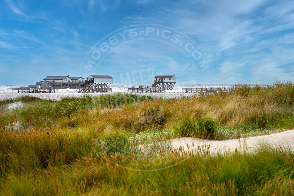 Pfahlbauten im Sturm | Raue Nordsee bei St. Peter-Ording