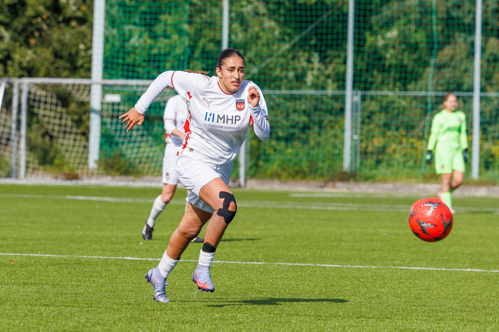 FCHHÜT_251003_4548 | 1.FC Heidenheim 1846 II vs. TSV Hüttlingen, Fußball, Frauen, Bezirkspokal, 2025/2026, 1.Runde, 03.10.2025 in Mergelstetten, Sportplatz 2(Foto: Michael Bulling) - Realisiert mit Pictrs.com