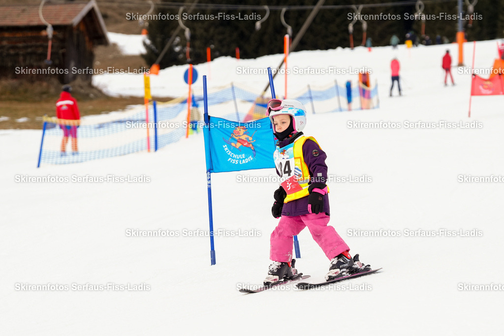 SRF_02.01.2026_0414 | Skirennfotos,Serfaus,Fiss,Ladis,Kinderskirennen,Winter,Tirol,Oberland,skirace,SFL,feelfree,weil wir's genießen,ski,Ski,skifahren,Sonnenplateau, - Realisiert mit Pictrs.com