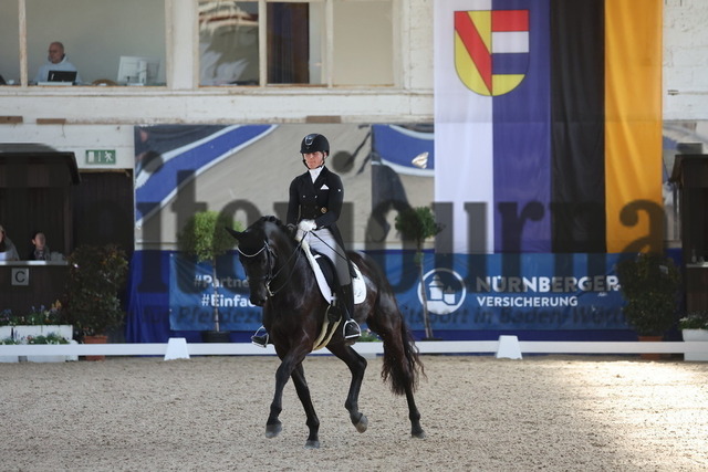 Pforzheim_2024_Prfg.Nr.06_Dressurprfg.Kl.S_Sabine Klenk_Mattheo 5 (4) | Alle Fotos der Reiterjournal Fotografin Doris Matthaes im Reiterjournal Online-Fotoshop. - Realisiert mit Pictrs.com