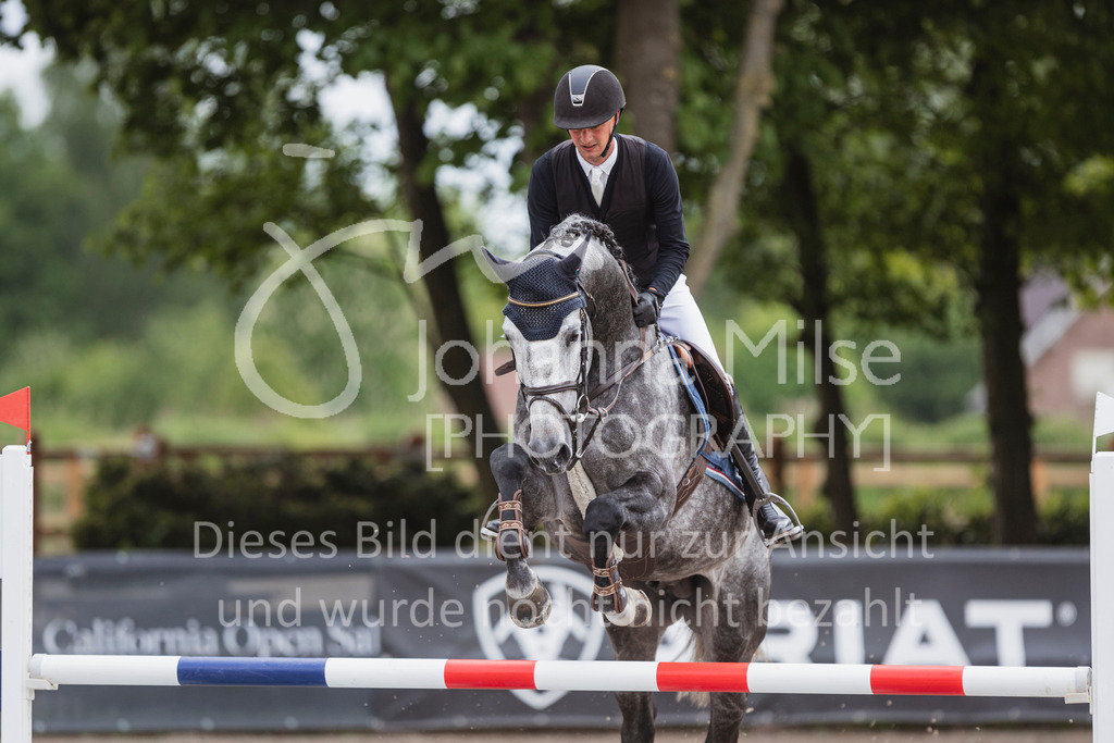 250506_Mühlen_SprPf-A2-294 | Deine schönsten Turniermomente als professionelle Fotos! Entdecke hochwertige Pferdesport-Fotografie im Online-Shop. Jetzt Fotos finden & bestellen!