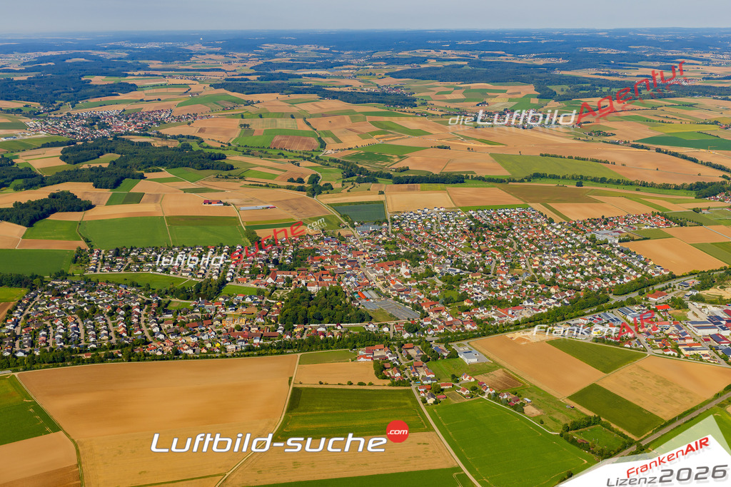 Luftaufnahme von Alteglofsheim - Die Luftaufnahme wurde 2025 vom UL-Flugzeug heraus erstellt ( keine Drohne ) - Hochauflösende Luftaufnahme - für professionelle Ausdrucke geeignet. Die Geschenkidee !Mit Lizenz und Bildrechte bestellbar