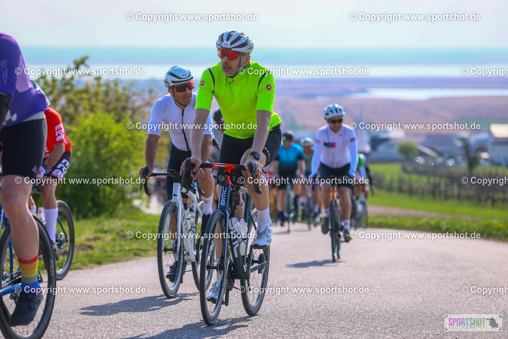 TRA_0771 | Neusiedlersee Radmarathon 2026@sportshot_your_pictrs #yourpictures#roadtowm2029 #nrm #neusiedlerseeradmarathon #neusiedlersee #neusiedlerseetourismus #burgenland #mörbisch #nrm26 #burgenlandtourismus #voglundco #poweredbyburgenlandtourismus #radsport #rad #marathon #ucigranfondo #visitburgenland #ucigranfondoworldseries