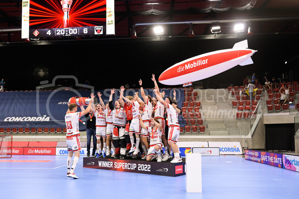 HC Rychenberg vs. Floorball Köniz - 28. August 2022 | HC Rychenberg vs. Floorball Köniz
AXA Arena, Winterthur
Floorball Köniz gewinnt den Supercup!
Bild: Sportfotografie Markus Aeschimann | www.markus-aeschimann.ch - Realisiert mit Pictrs.com
