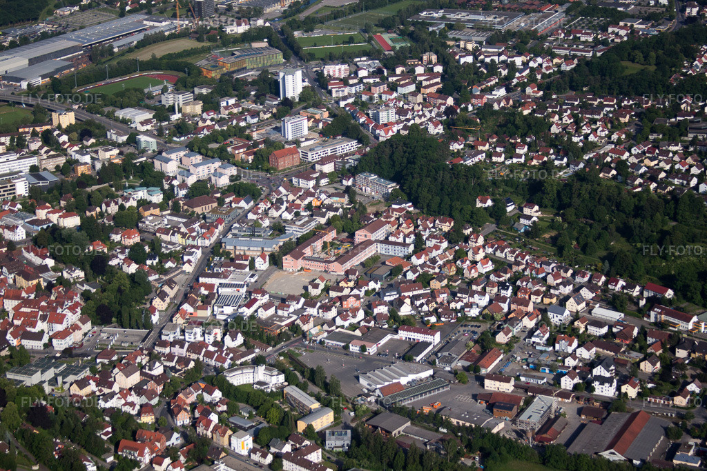 Luftbild: Ortsansicht der Straßen und Häuser der Wohngebiete in Biberach an der Riß im Bundesland Baden-Württemberg in Deutschland. Foto: IMG_67417.jpg vom 08.06.2014 durch Werner Riehm/FLY-FOTO.de