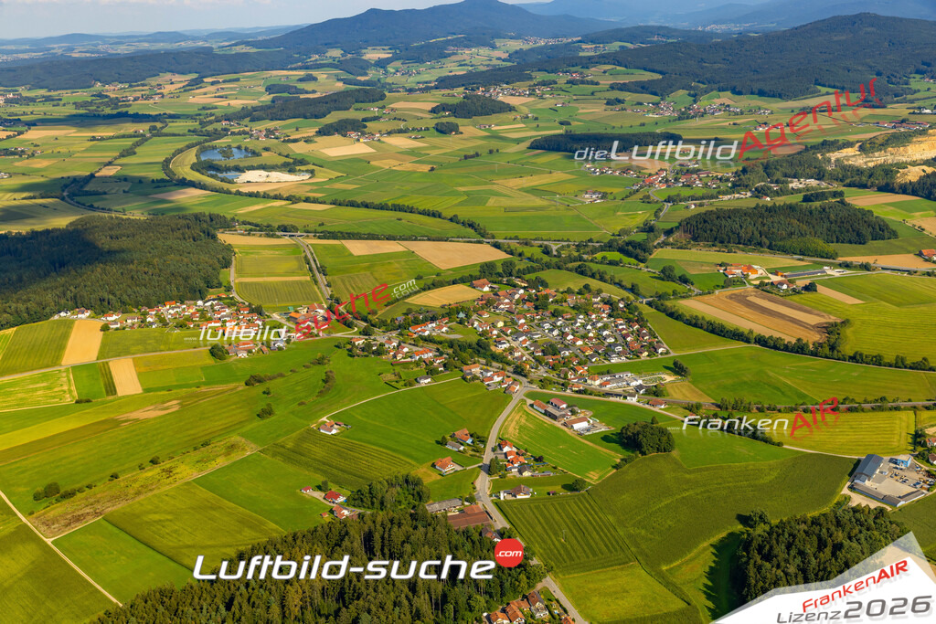 Das Luftbild zeigt : Kothmaißling Cham - Die Luftaufnahme wurde 2024 vom UL-Flugzeug aus erstellt ( keine Drohne ) - Hochauflösende Luftaufnahme - Für grossformatige Ausdrucke geeignet. Die Geschenkidee !Mit Lizenz und Bildrechte bestellbar