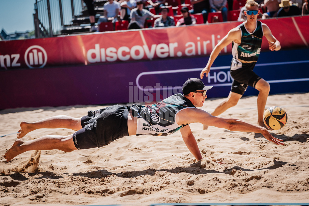 Beachvolleyball | Männer | Allianz German Beach Tour 2025 | Tourstop Düsseldorf | 16.05.2025 | Robin Sowa springt zum Ball