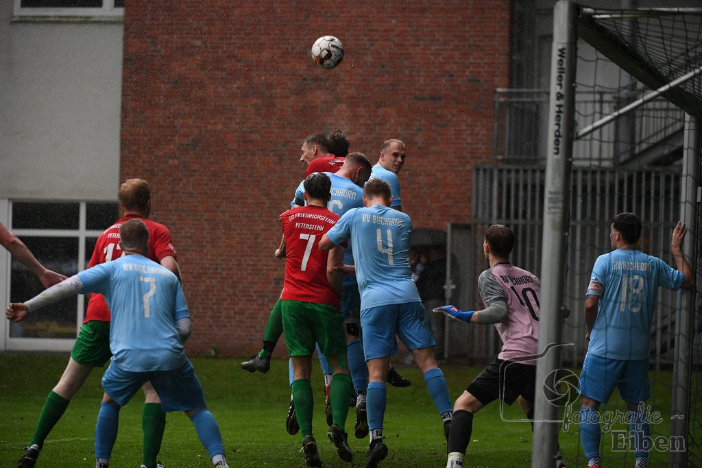 BV Bockhorn-SG FriPe | Relegation zur Kreisliga; BV Bockhorn (weiß)-SG FriPe (rot) am 05.06.2025 in Oldenburg/Ofenerdiek (Lagerstraße), Photo: Philip Eiben 2025 - Realisiert mit Pictrs.com
