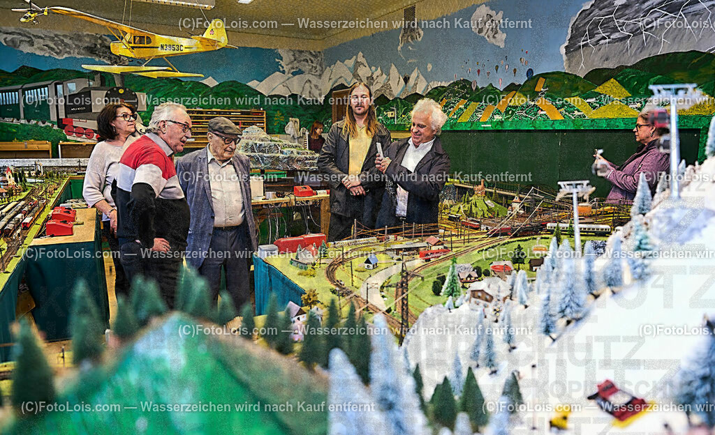 ALP9538_Foederation_Chopin-Ges_Lackenhof_Modellbahn-Etzler | (C)FotoLois.com, Alois Spandl, Föderation der internationalen Chopin-Gesellschafen (deren gibt es weltweit 34) - Zusammentreffen und Sitzung im Vorfeld des XXXIX. Chopinfestivals in der Kartause Gaming und Rahmenprogramm - Ausflug mit dem Bus zum Lunzer See und nach Lackenhof, gemeinsames Abendessen, Do 3. August 2023.