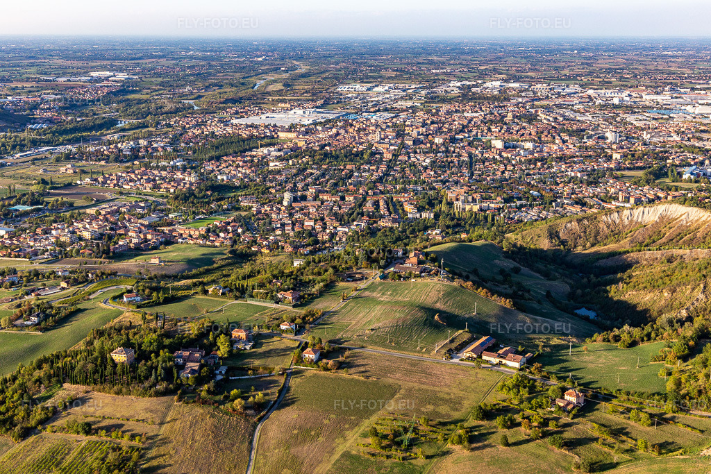 Vue aérienne: Vue de la ville à Sassuolo dans le département Modena, Italie. Photo: IMG_134662.jpg prise le 19/09/2022 par Werner Riehm/FLY-FOTO.euRésolution de l'original: 5472 x 3648 px