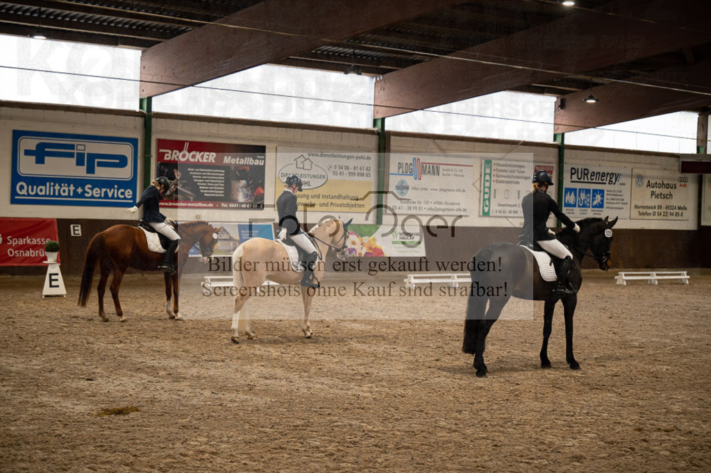 Hallenreittunier Voxtrup 2023 | Entdecke hochwertige Reitturnierfotos von Foto Oger. Professionell, emotional und authentisch – jetzt Lieblingsmomente im Shop bestellen.Deutschlandweite Turnierfotografie. - Realisiert mit Pictrs.com