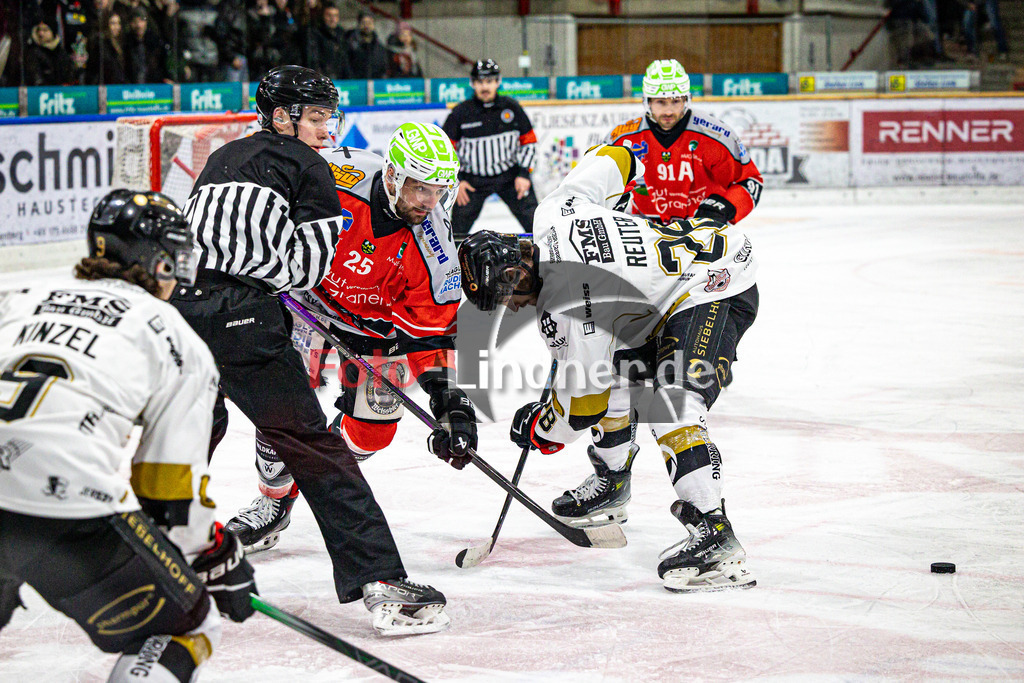 TSV Peißenberg MINERS gegen EHC Königsbrunn PINGUINE | Eishockey Bayernliga Herren Playoffs Viertelfinale 2024/25 - Spiel 4 von 7, TSV Peißenberg MINERS gegen EHC Königsbrunn PINGUINE, 20250216,Marius KLEIN (MINERS 25) gewinnt Bully,2025-02-16 in Peißenberg (Eisstadion Peißenberg)Marius KLEIN (MINERS 25)Copyright: WolfgangxLindner foto-lindner.de