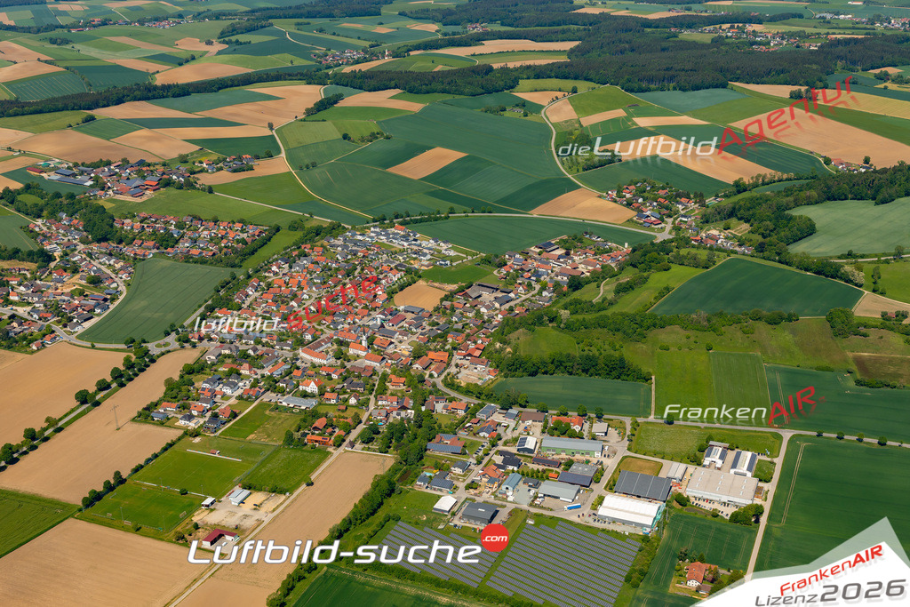Das Luftbild zeigt :  Weng - Die Luftaufnahme wurde 2024 vom UL-Flugzeug aus erstellt ( keine Drohne ) - Hochauflösende Luftaufnahme - Für grossformatige Ausdrucke geeignet. Die Geschenkidee !Mit Lizenz und Bildrechte bestellbar