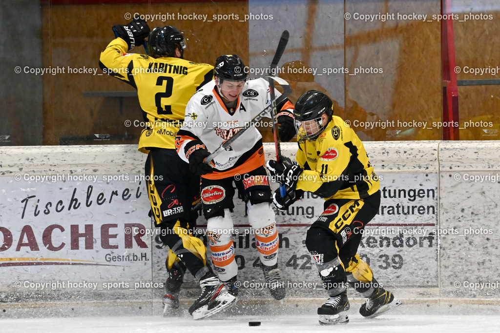 EC Hornets Spittal vs. USC Piraten Velden 18.2.2024 | #2 Karitnig Gert EC Hornets Spittal, #17 Hobitsch Samuel USC Velden, #11 Kucher Florian EC Hornets Spittal, EC Hornets Spittal vs. USC Piraten Velden 18.2.2024, EC Hornets Spittal vs. USC Piraten Velden 18.2.2024 am 18.02.2024 in Spittal an der Drau (Eissportzentrum Spittal), Austria, (Photo by Bernd Stefan)