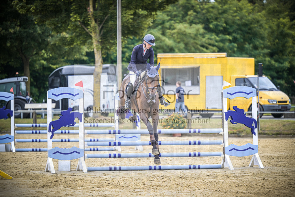 DOS_3908 | Entdecke hochwertige Reitturnierfotos von Foto Oger. Professionell, emotional und authentisch – jetzt Lieblingsmomente im Shop bestellen.Deutschlandweite Turnierfotografie. - Realisiert mit Pictrs.com