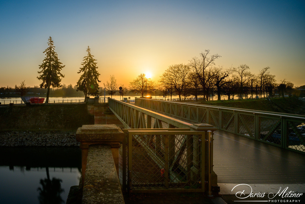 Sonnenaufgang am Winterhafen | Sonnenaufgang am Winterhafen