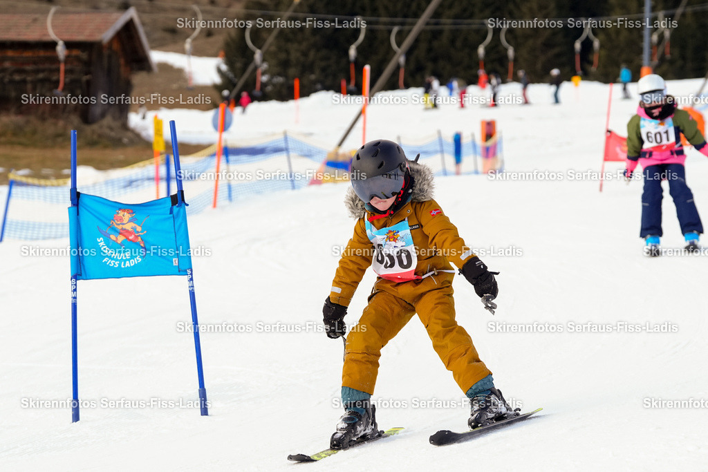 SRF_02.01.2026_1046 | Skirennfotos,Serfaus,Fiss,Ladis,Kinderskirennen,Winter,Tirol,Oberland,skirace,SFL,feelfree,weil wir's genießen,ski,Ski,skifahren,Sonnenplateau, - Realisiert mit Pictrs.com