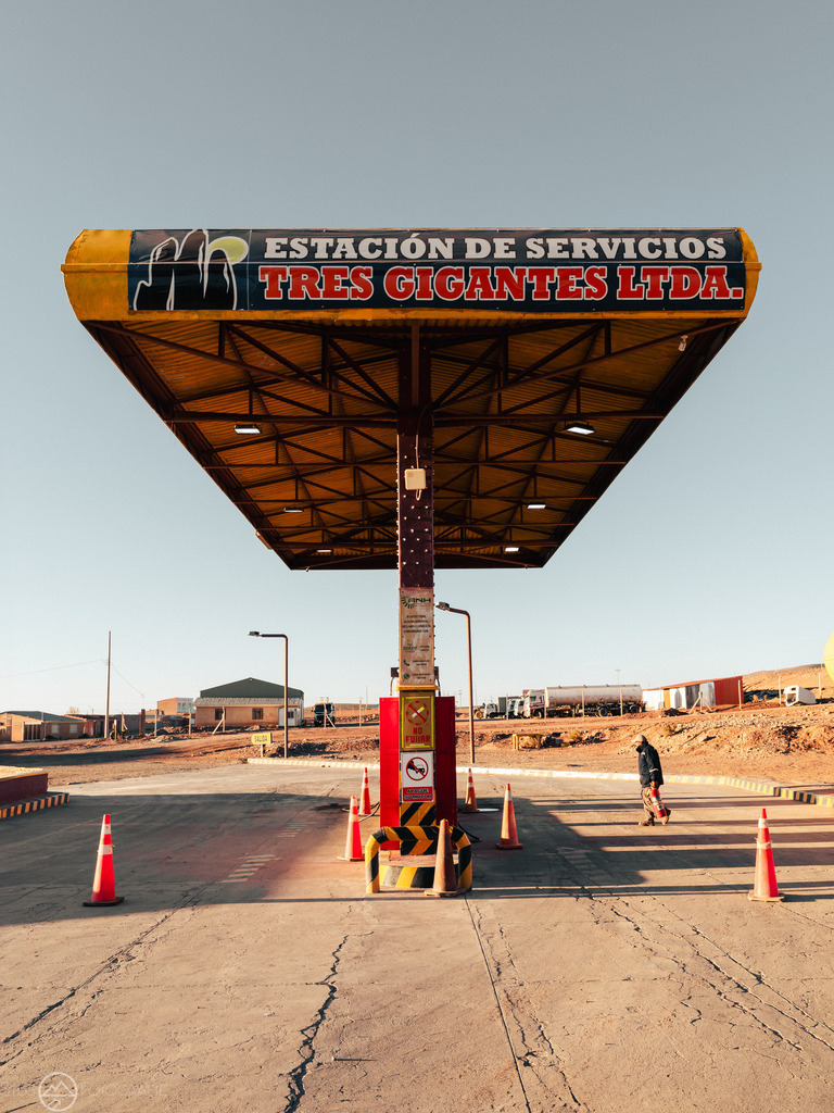 Tankstelle Uyuni | Format 4 zu 3 - Realized with Pictrs.com