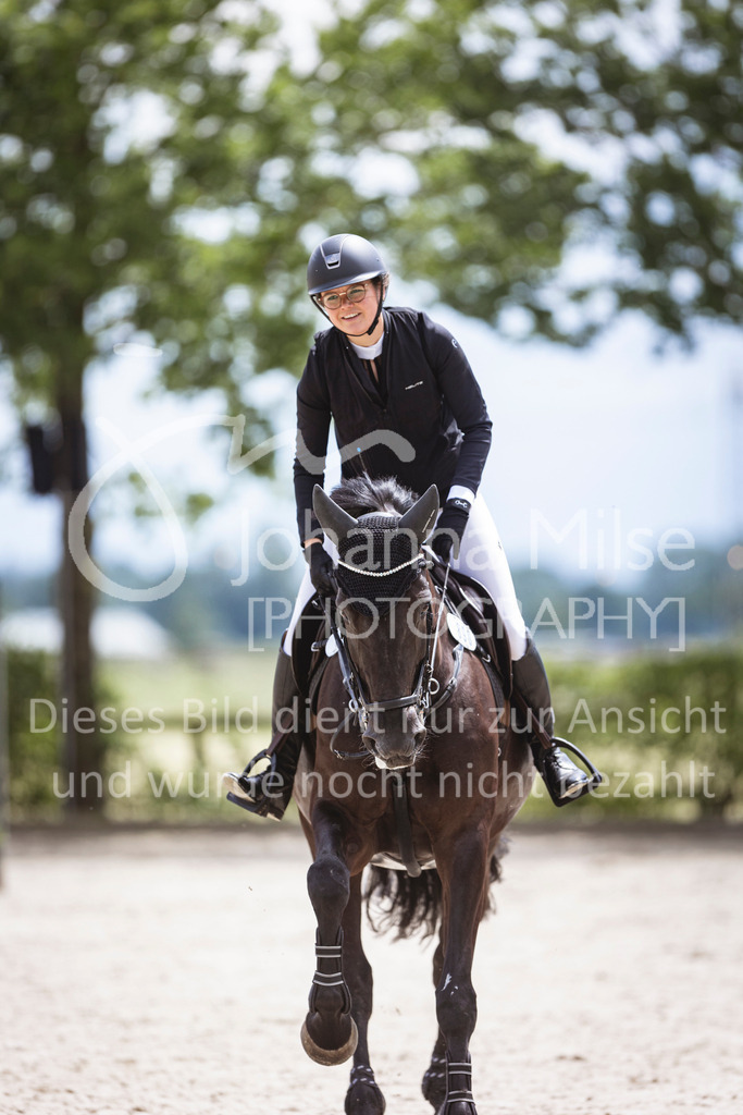 240616_Lemwerder_M2-Springen-524 | Deine schönsten Turniermomente als professionelle Fotos! Entdecke hochwertige Pferdesport-Fotografie im Online-Shop. Jetzt Fotos finden & bestellen!