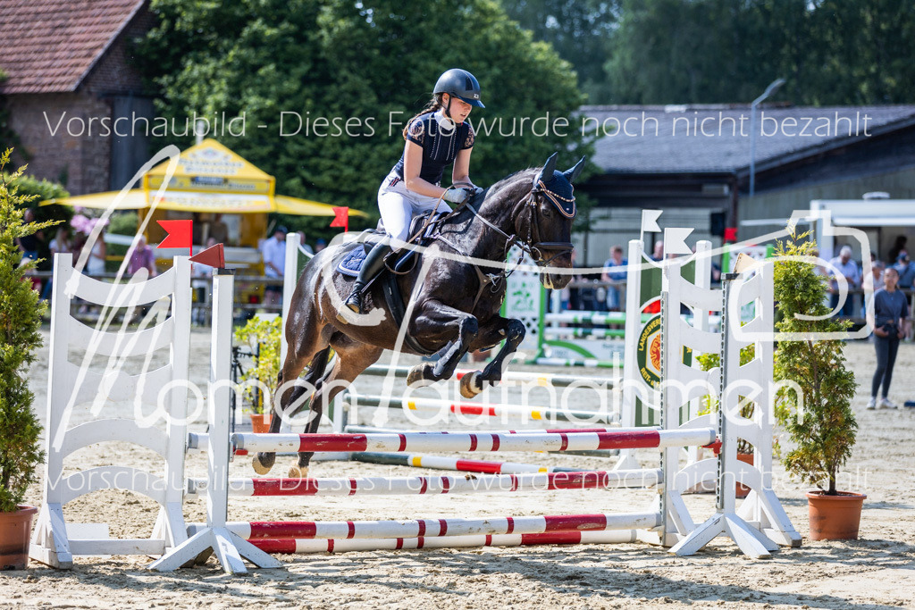 Donop24-ESpr-047 | MomenTaufnahmen Pferdesportfotos