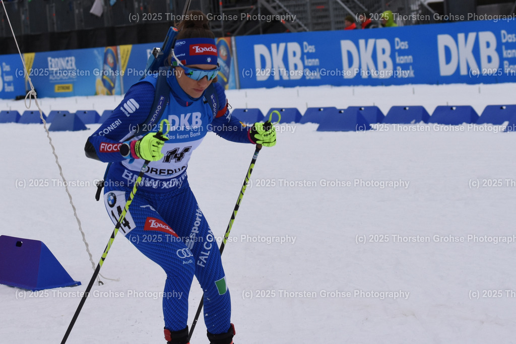 IBU WC Biathlon Oberhof 2018 | WIERER Dorothea (ITA) beim Start; IBU WC Biathlon Oberhof 2018, 7.5 km Sprint Frauen am 04.01.2018 in der DKB Ski Arena in Oberhof, (Deutschland) - Realisiert mit Pictrs.com