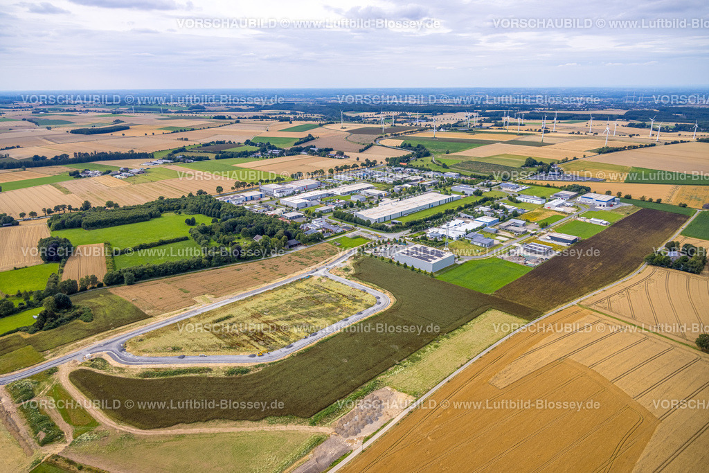 Warstein240713477Belecke | Luftbild, Industriepark Gewerbegebiet-Nord, Ausbaufläche Marie-Curie-Straße und Wiesen und Felder mit Windräder Windpark, Belecke, Warstein, Sauerland, Nordrhein-Westfalen, Deutschland