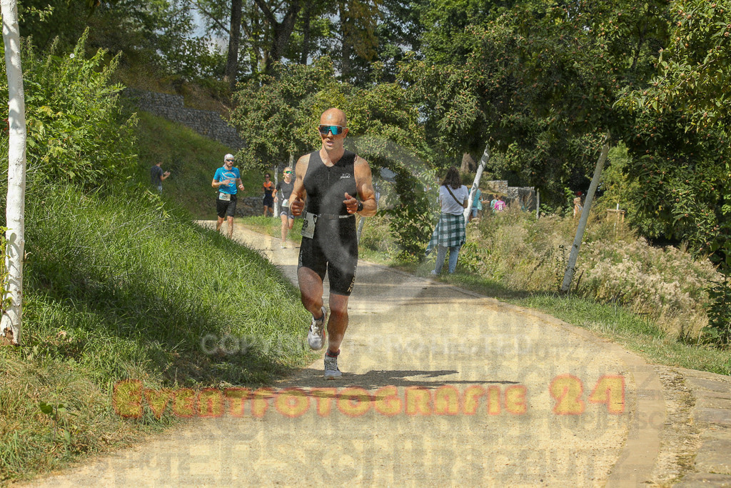 250824_1333_EX1_2774 | Sportfotografie im Rhein-Sieg Kreis, Köln, Bonn, NRW, Rheinland Pfalz, Hessen, etc. Unser Tätigkeitsfeld umfasst den Laufsport vom Volkslauf über den Marathon, Duathlon, Triathon bis zum Ultralauf wie Kölnpfad Ultra oder Schindertrail.