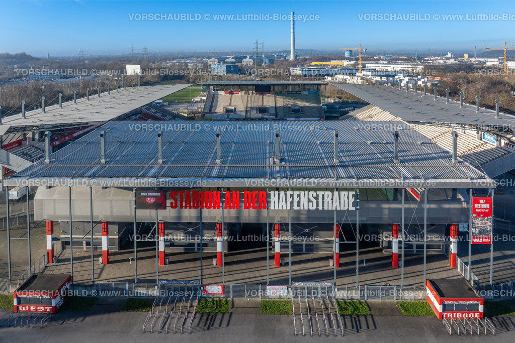 Essen241260101RWE-StadionAnDerHaffenstrasse | Luftbild, Fußballstadion an der Hafenstraße des Clubs Rot-Weiss Essen,3. Bundesliga , Essen-Borbeck, Tribünen, ,Essen, Ruhrgebiet, Nordrhein-Westfalen, Deutschland Copyright: Blossey Mantler
