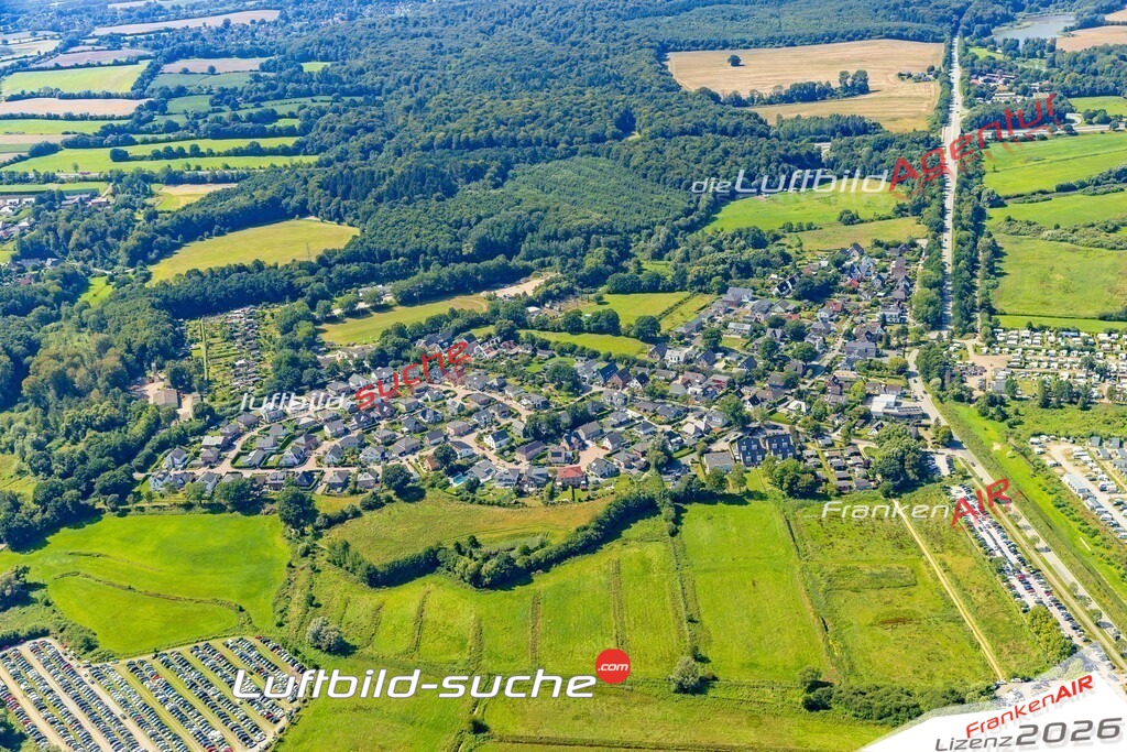 Luftbild der Stadt Scharbeutz - Die Luftaufnahme wurde 2025 vom UL-Flugzeug heraus erstellt ( keine Drohne ) - Hochauflösende Luftaufnahme - für professionelle Ausdrucke geeignet. Die Geschenkidee !Hier alle&nbsp;Infos zur Lizenzierung der LuftaufnahmeWir fliegen auch dieses Jahr wieder in Ihre Region um Luftbilder zu erstellen.- Luftbild anfragen