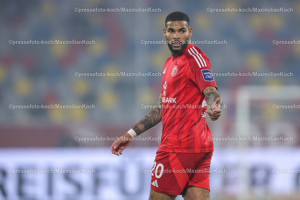 Due20122401024 | 20.12.2024, Fußball, Fortuna Düsseldorf - 1. FC Magdeburg, 2. Bundesliga, Merkur Spiel-Arena, Saison 2024 2025: Jamil Siebert (Fortuna Düsseldorf #20)DFB regulations prohibit any use of photographs as image sequences and or quasi-video.