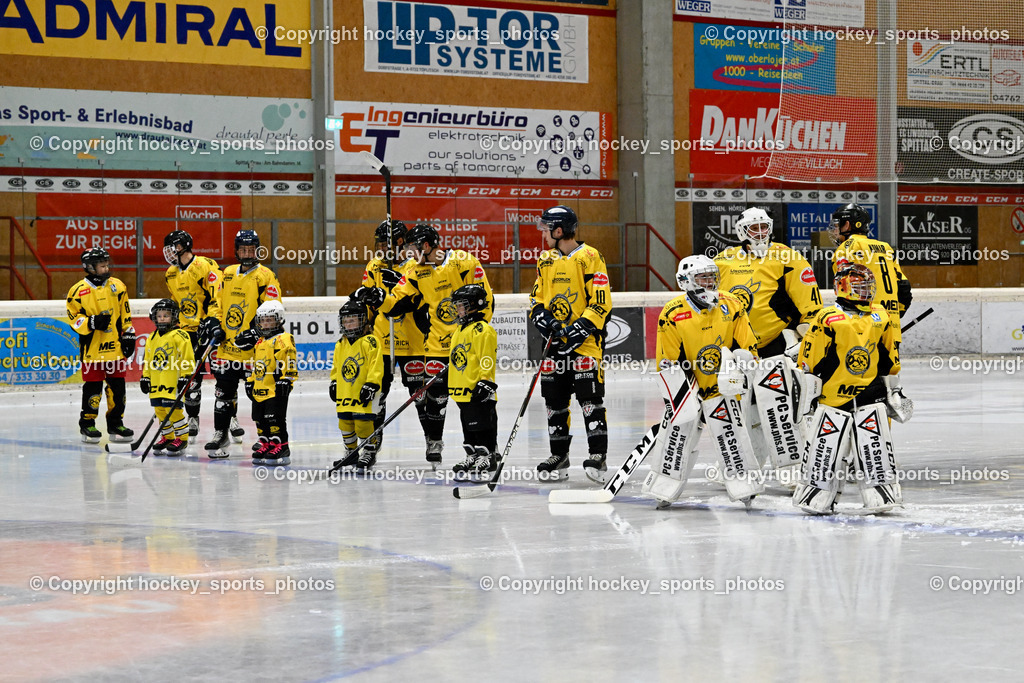 EC Spittal Hornets vs. ESC Steindorf 28.10.2023 | EC Spittal Hornets Mannschaft mit Nachwuchs